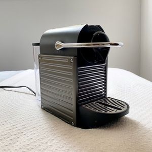 Nespresso Pixie Electric Titan